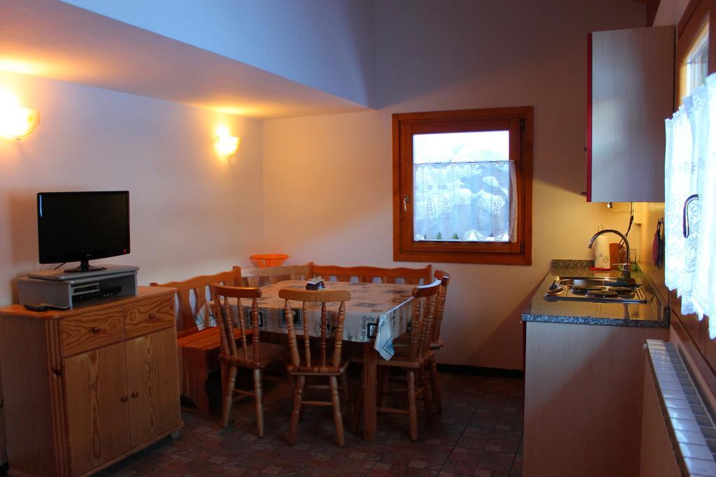 Chalet Presanella Temù Δωμάτιο φωτογραφία